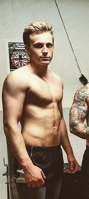 Aron Hannes Emilsson IS